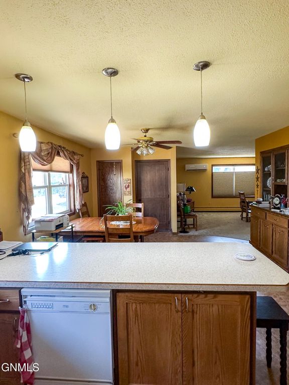 306 1st Avenue NE, Mandan, ND 58554 photo 5