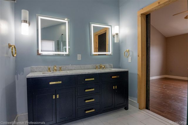 1983 Sprucewood Drive, Sterling Heights, MI 48310