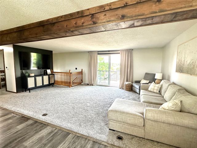 21 Eagle Drive, Grinnell, IA 50112