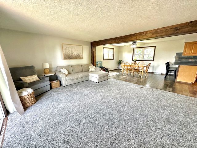 21 Eagle Drive, Grinnell, IA 50112