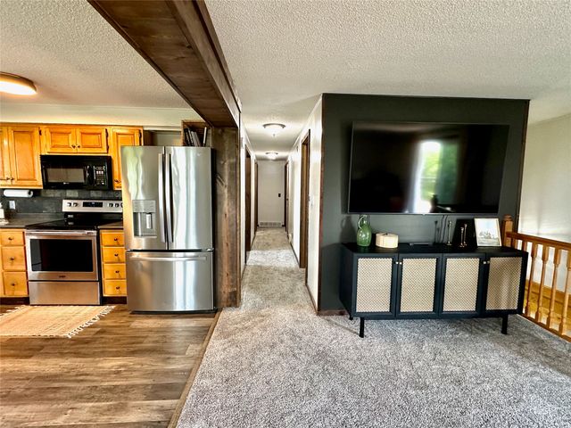 21 Eagle Drive, Grinnell, IA 50112