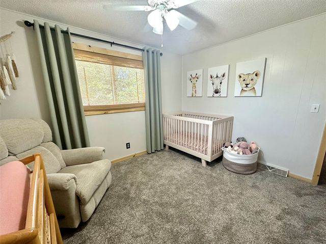 21 Eagle Drive, Grinnell, IA 50112