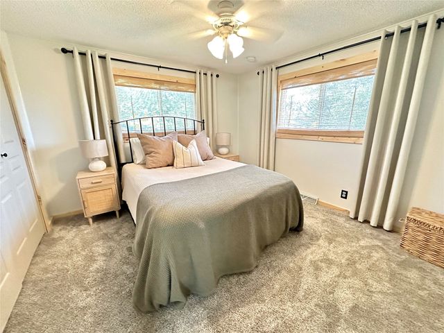 21 Eagle Drive, Grinnell, IA 50112