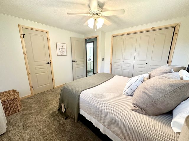 21 Eagle Drive, Grinnell, IA 50112