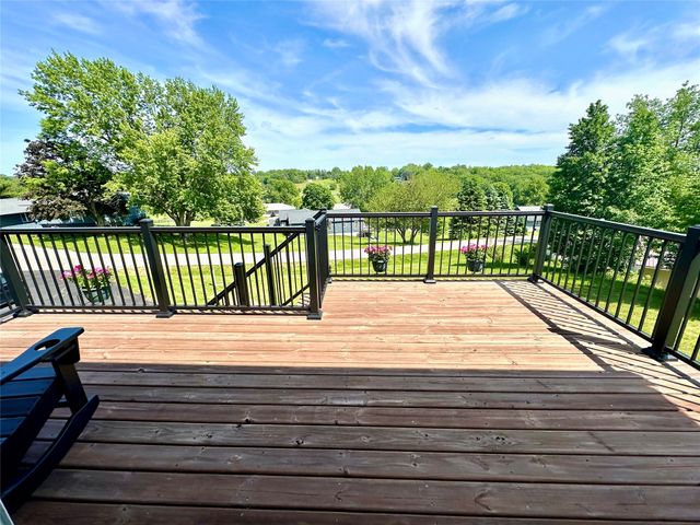 21 Eagle Drive, Grinnell, IA 50112
