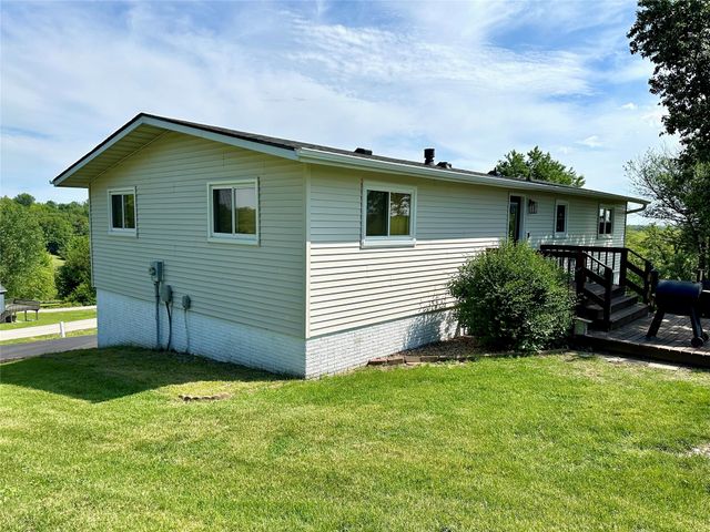 21 Eagle Drive, Grinnell, IA 50112