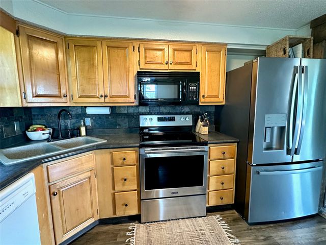 21 Eagle Drive, Grinnell, IA 50112