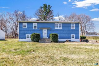 44 Meadowbrook Road, Danbury, CT 06811