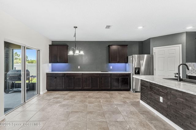 333 Guinevere Drive SW, Palm Bay, FL 32908