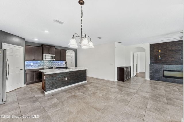333 Guinevere Drive SW, Palm Bay, FL 32908