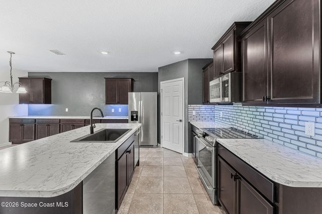333 Guinevere Drive SW, Palm Bay, FL 32908