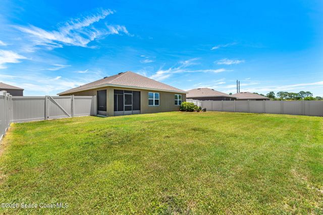 333 Guinevere Drive SW, Palm Bay, FL 32908