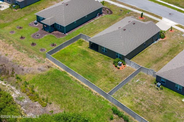 333 Guinevere Drive SW, Palm Bay, FL 32908