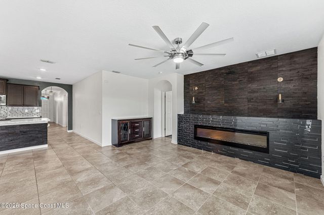 333 Guinevere Drive SW, Palm Bay, FL 32908