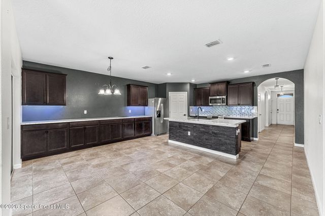 333 Guinevere Drive SW, Palm Bay, FL 32908