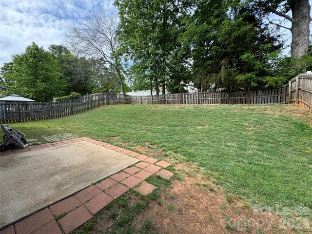 416 Dutchmans Meadow Drive, Mount Holly, NC 28120