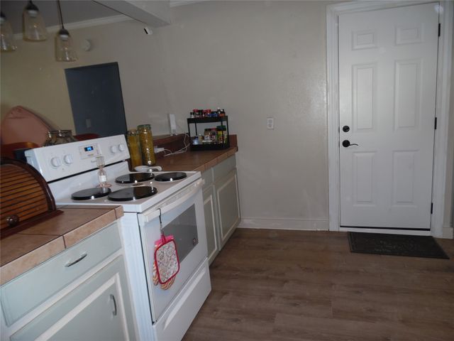 1307 N Elm Street, Weatherford, TX 76086