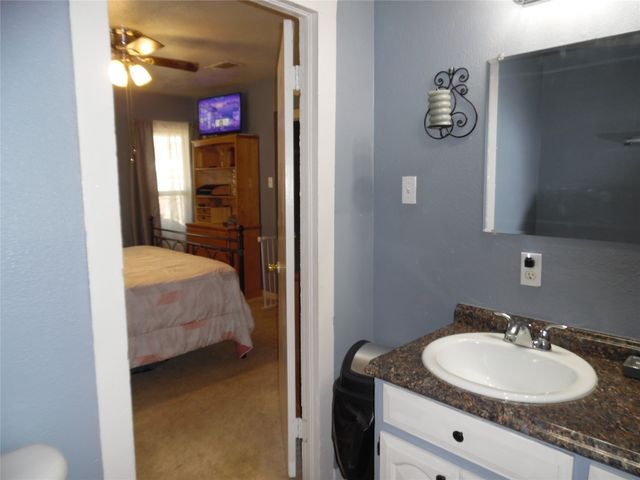 1307 N Elm Street, Weatherford, TX 76086