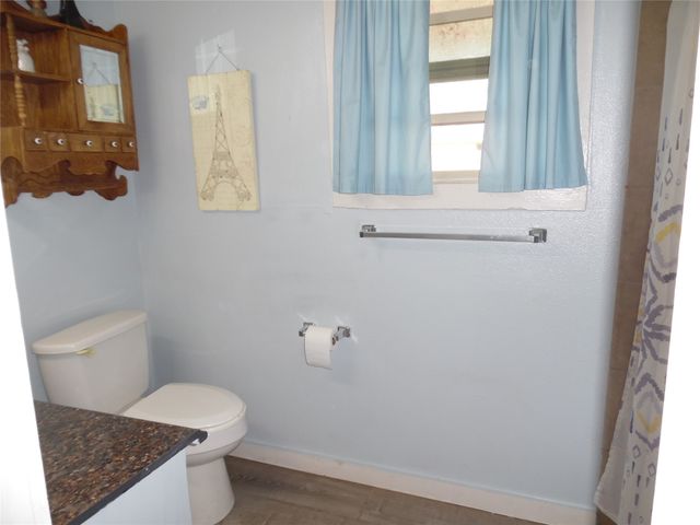 1307 N Elm Street, Weatherford, TX 76086