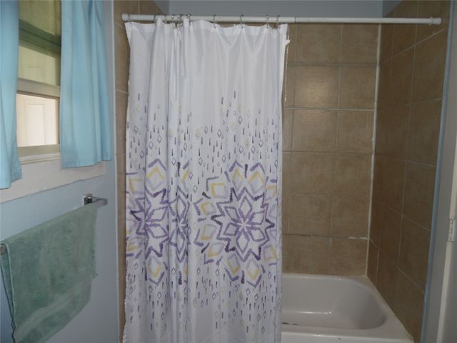 1307 N Elm Street, Weatherford, TX 76086