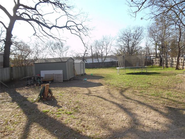 1307 N Elm Street, Weatherford, TX 76086