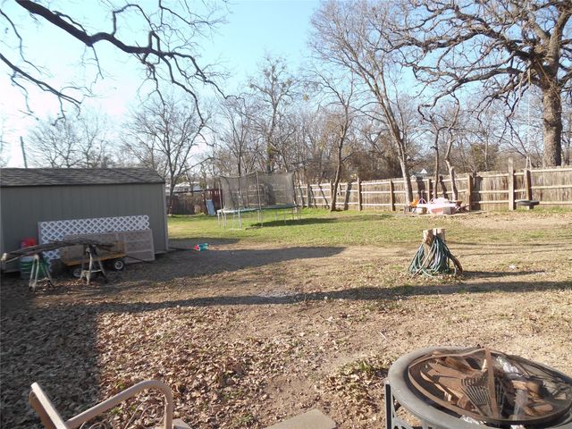 1307 N Elm Street, Weatherford, TX 76086