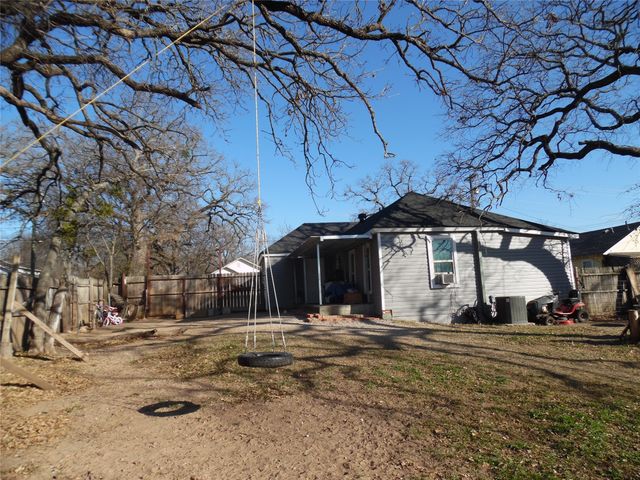 1307 N Elm Street, Weatherford, TX 76086