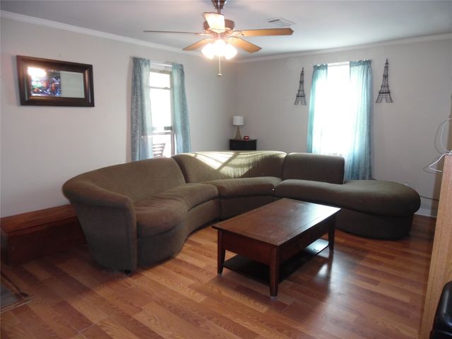 1307 N Elm Street, Weatherford, TX 76086