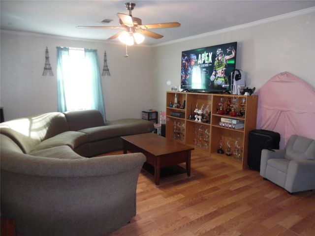 1307 N Elm Street, Weatherford, TX 76086