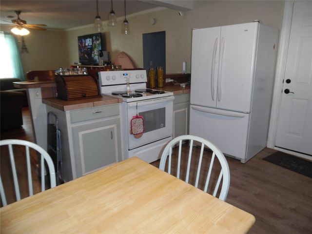 1307 N Elm Street, Weatherford, TX 76086