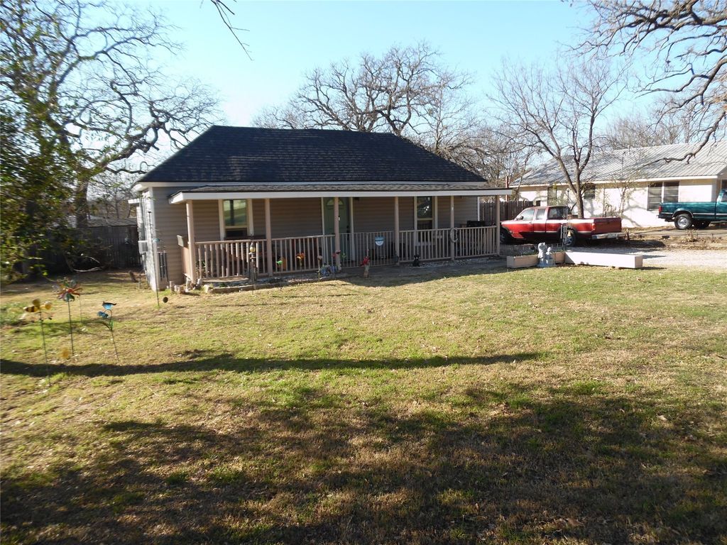 1307 N Elm Street, Weatherford, TX 76086