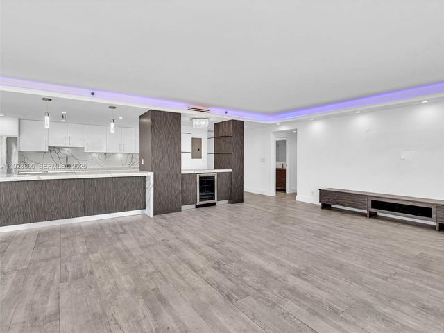 19667 Turnberry Way 27D, Aventura, FL 33180