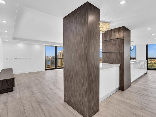 19667 Turnberry Way 27D, Aventura, FL 33180