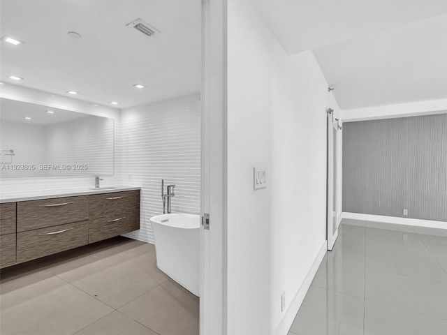 19667 Turnberry Way 27D, Aventura, FL 33180