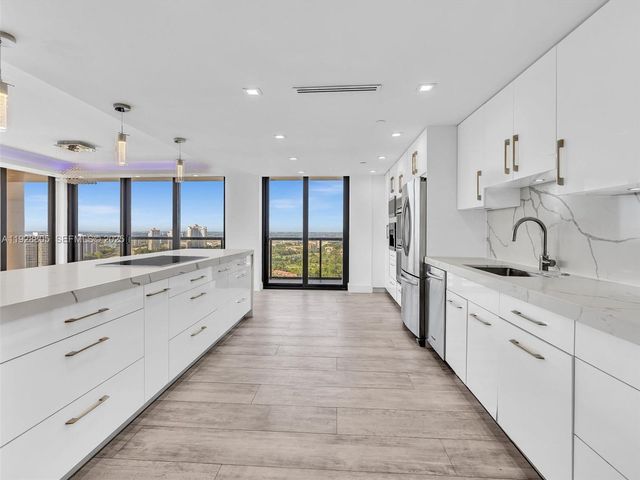 19667 Turnberry Way 27D, Aventura, FL 33180