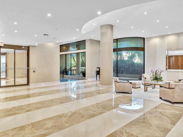 19667 Turnberry Way 27D, Aventura, FL 33180