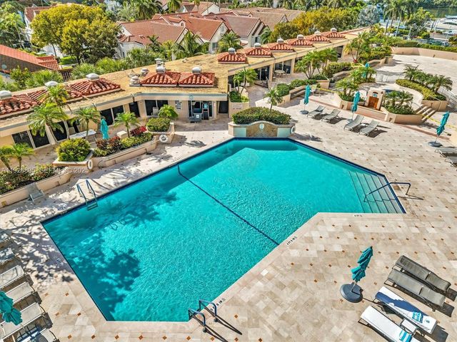 19667 Turnberry Way 27D, Aventura, FL 33180