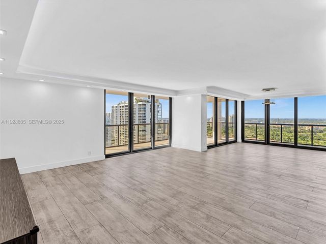 19667 Turnberry Way 27D, Aventura, FL 33180