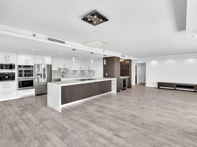 19667 Turnberry Way 27D, Aventura, FL 33180