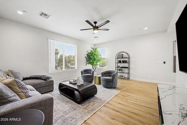 2601 E CLARENDON Avenue 9, Phoenix, AZ 85016
