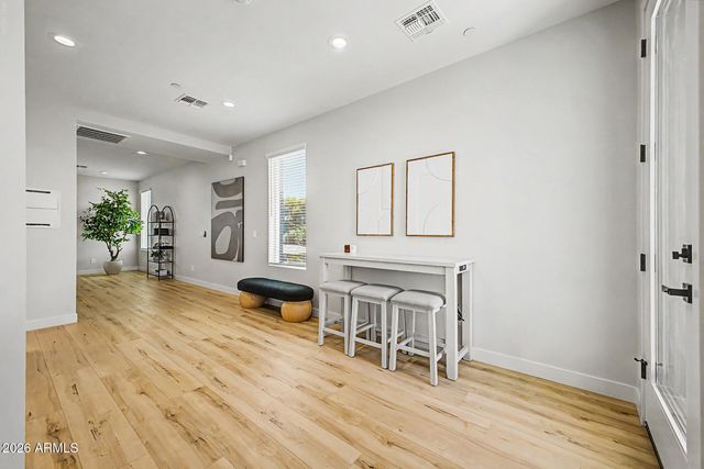 2601 E CLARENDON Avenue 9, Phoenix, AZ 85016