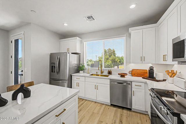 2601 E CLARENDON Avenue 9, Phoenix, AZ 85016