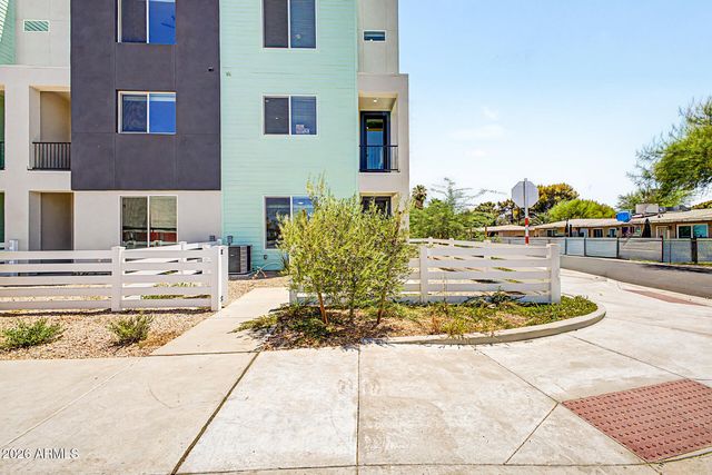 2601 E CLARENDON Avenue 9, Phoenix, AZ 85016