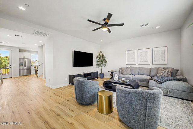 2601 E CLARENDON Avenue 9, Phoenix, AZ 85016
