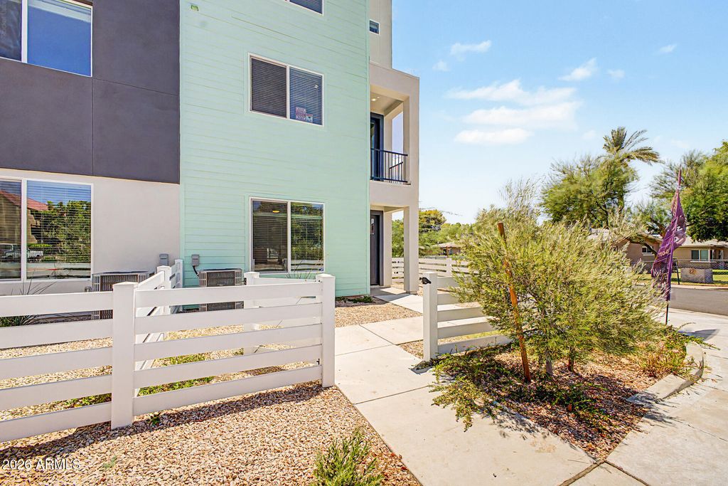 2601 E CLARENDON Avenue 9, Phoenix, AZ 85016