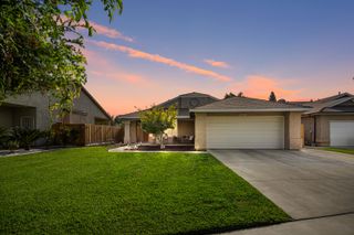 2110 N Stevens Avenue, Farmersville, CA 93223