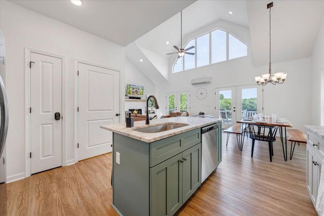 1373 Thomason LN, Goodview, VA 24095