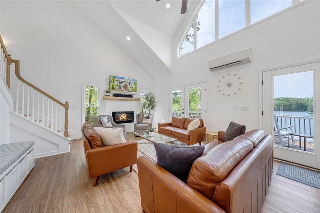 1373 Thomason LN, Goodview, VA 24095