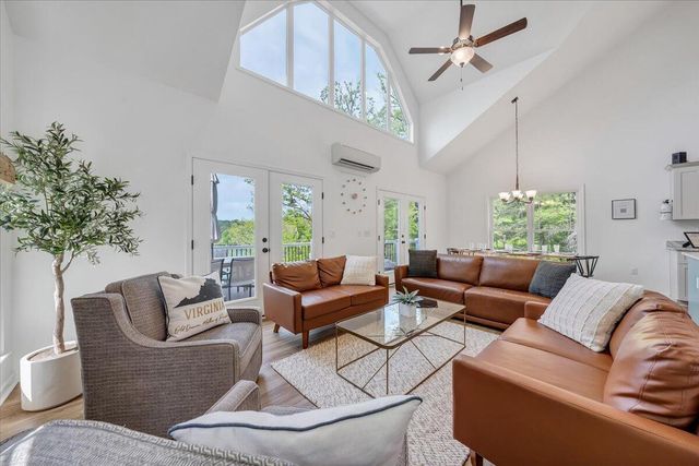 1373 Thomason LN, Goodview, VA 24095