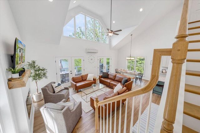 1373 Thomason LN, Goodview, VA 24095